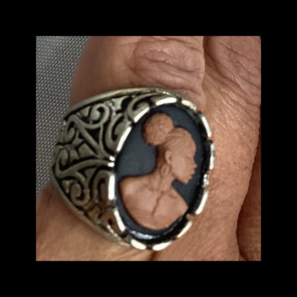 Vintage Cameo Ring with Intricate Silver Design